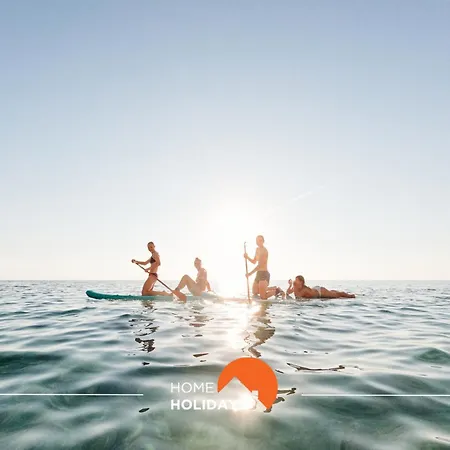 #002 Donalds Flat By Holidays Apartmán *