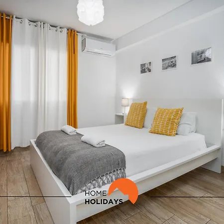 #002 Donalds Flat By Holidays