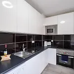 #002 Cozy Flat In Albufeira Central Stay