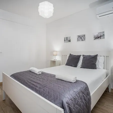 #002 Donalds Flat By Holidays Διαμέρισμα