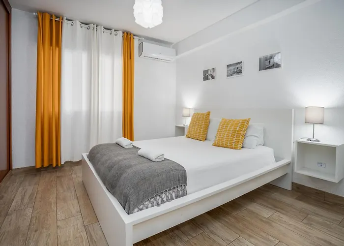 #002 Donalds Flat By Holidays * Αλμπουφέιρα