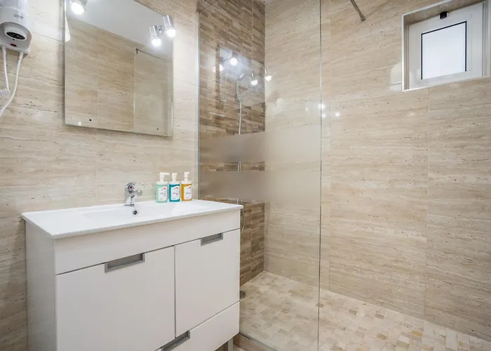 #002 Donalds Flat By Holidays Διαμέρισμα *